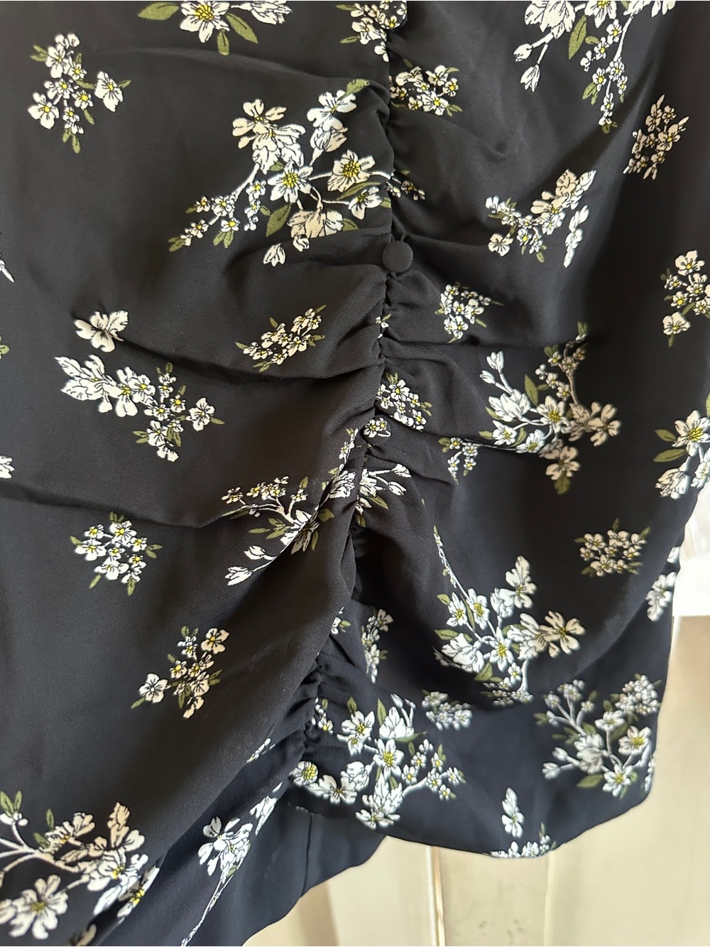 CeCe Black Floral Ruched Sleeveless Blouse Top Medium NWT V-Neck - Picture 4 of 9